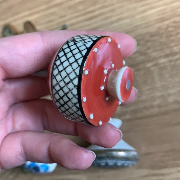 9 assorted knobs - Picture 9 of 9